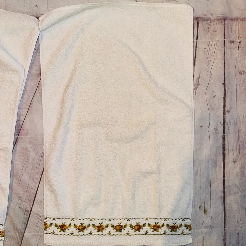 Vintage New Yorker By Fieldcrest Hand Towels and Washcloth Terry Cloth Set of 2